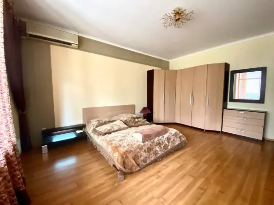 крупногабаритная сталинка в центре Донецка 97 м. кв. с ремонтом Донецк