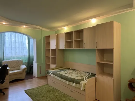 Продам 3-к. кв., Киевский р-н, Шахтерская пл., ул. Батищева Донецк