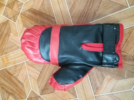 Продам перчатку боксерскую детскую Донецк
