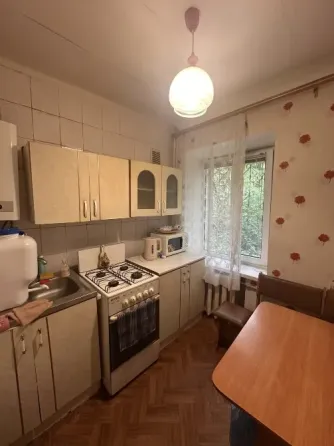Продам! Университетская,Изумруд! Донецк