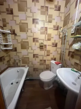 Продается полдома с отдельным входом и своим земельным участком. Мариуполь