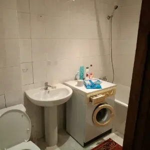 Продаю трехкомнатную квартиру Донецк
