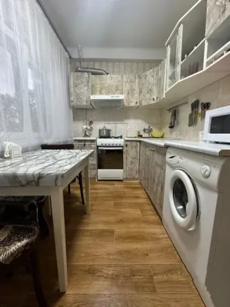 Продается прекрасная трехкомнатная квартира в Калининском районе Донецк