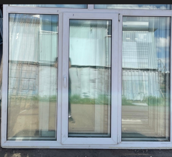 Продам окна пластиковые новые с 9-этажного дома , лежат на складе, Донецк