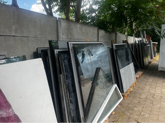 Продам окна пластиковые новые с 9-этажного дома , лежат на складе, Донецк