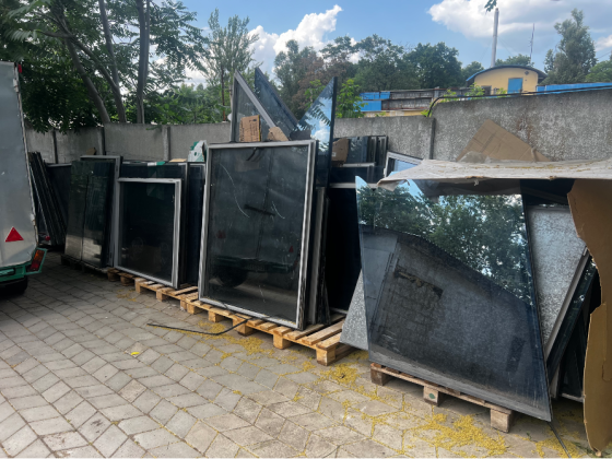 Продам окна пластиковые новые с 9-этажного дома , лежат на складе, Донецк