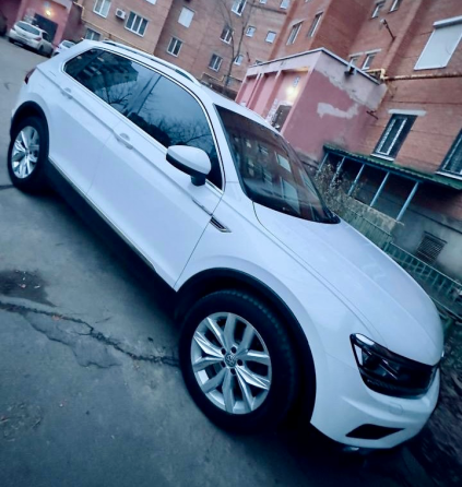 Volkswagen Tiguan 2019 год Официальный весь в родной краске пробег 58 тыс км родной Донецк