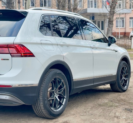 Volkswagen Tiguan 2019 год Официальный весь в родной краске пробег 58 тыс км родной Донецк