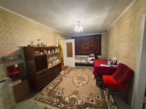 Продаётся 4х ком. квартира на пл. Конституции Донецк