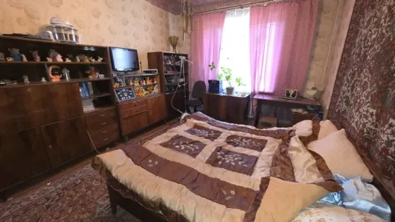 Продается 3х комн .сталинка р-н н завода Енакиево