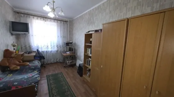 Продается 3х комн .сталинка р-н н завода Енакиево