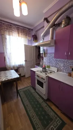 Продается 3х комн .сталинка р-н н завода Енакиево