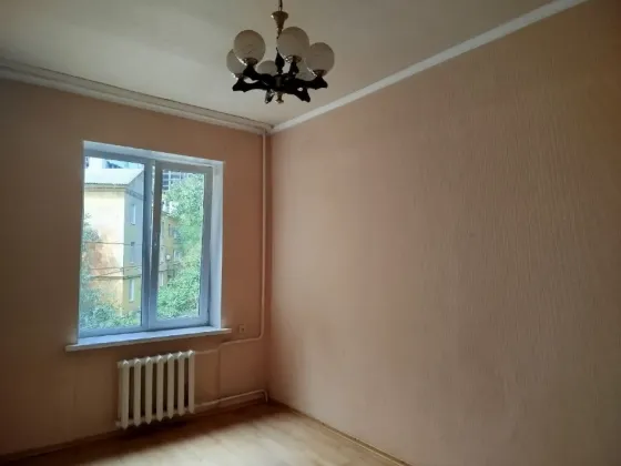 Трехкомнатная квартира ул.Бакинских комиссаров Донецк