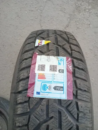 Продаю новый зимний скат 215 65 17 Донецк