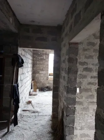 Недостроенный дом на участке 13 соток в черте города Донецк