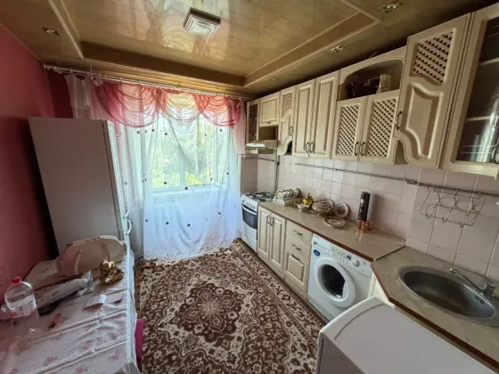 Продам 3-х комн. кв., 6/9 эт., 65 м.кв. - Макеевка, ул. Лебедева, Горняцкий р-н Макеевка