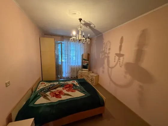 Продам 3-х комн. кв., 6/9 эт., 65 м.кв. - Макеевка, ул. Лебедева, Горняцкий р-н Макеевка