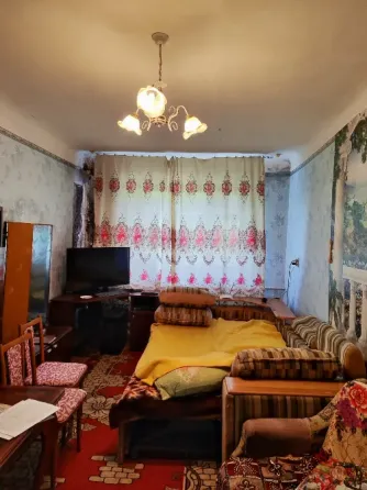продается 2 комн. кв. в центре Харцызск