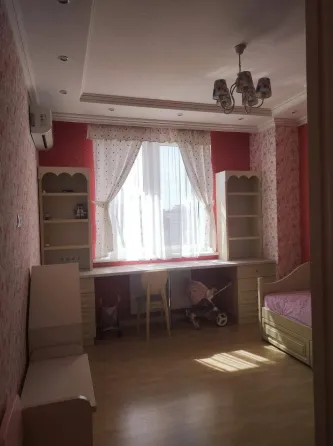 Продам 4-х комн.кв, 130 кв м ," Диск", пр. Маяковского, 20, дешево. Донецк