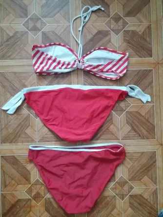 продам купальник красный из трех элементов р. 48-50 Донецк