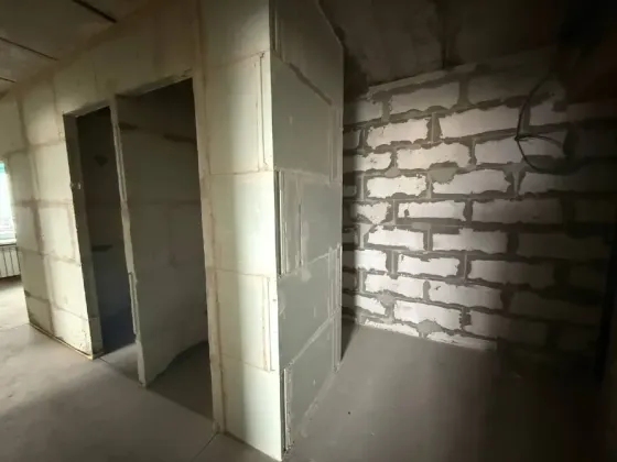 Продается двухкомнатная квартира в престижном районе Мариуполя, на проспекте Нахимова. Мариуполь