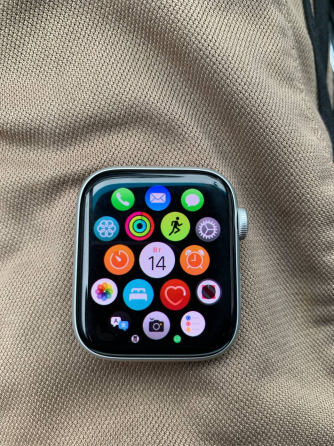 Продам часы Apple Watch SE 44 mm 2024г Макеевка
