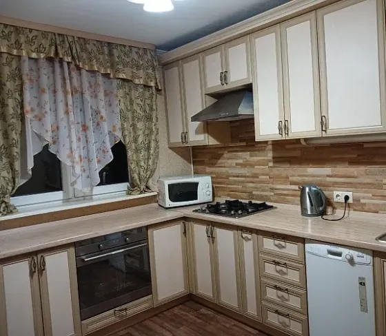 Продам 4-х комнатную, крупногабаритная, Центр, бул. Школьный Донецк