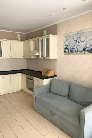 Сдам в аренду уютную 2к квартиру в Куйбышевском р-не.Большая кухня- гостиная, спальня с лоджией,разд Донецк