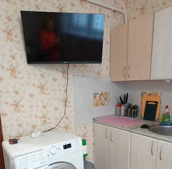 Сдаю просторную светлую однокомнатную квартиру в Ленинском районе с современной планировки. Донецк
