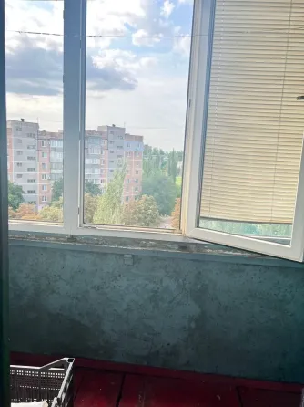 продается 2 комн. кв. черемушки Харцызск