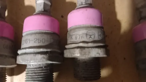 Продам диоды 161-250 Донецк