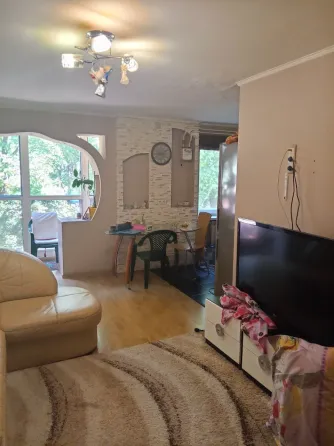 Продам 3-х комнатную квартиру Мариуполь