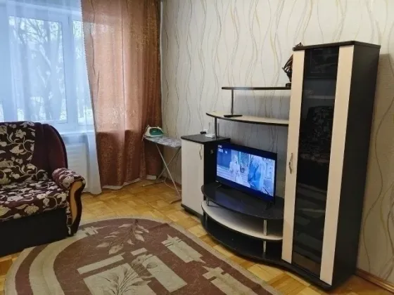 дам красивую квартиру возле парка Гурова Мариуполь