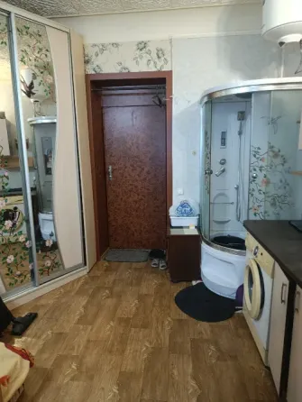 Собственник Продам квартиру ( комната в общежитии) с удобствами, бывший универсам "украина" Донецк