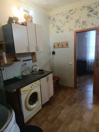 Собственник Продам квартиру ( комната в общежитии) с удобствами, бывший универсам "украина" Донецк