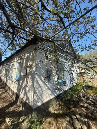продаётся просторный дом в живописном посёлке городского типа идеальное место для спокойной жизни Мариуполь
