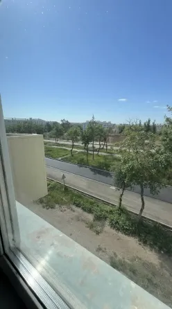 в продаже просторная трехкомнатная классическая квартира Мариуполь