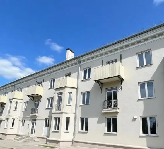 в продаже просторная трехкомнатная классическая квартира Мариуполь