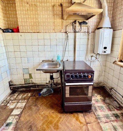 Продам 2 х комнатную квартиру Калининский район Калининский рынок Донецк