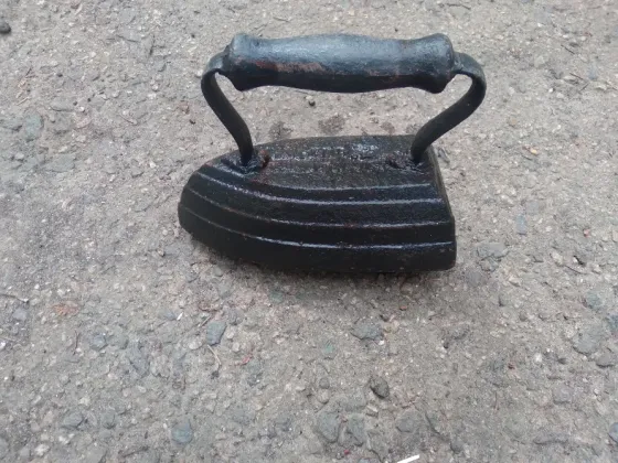 Цельнолитой чугунный утюг Донецк