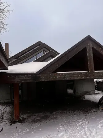 Продаётся новый 2-этажный дом, 550 м², участок 10 соток Луганск