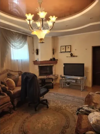 Благоустроенны дом . Ориентир площадь Бакинских комиссаров Донецк
