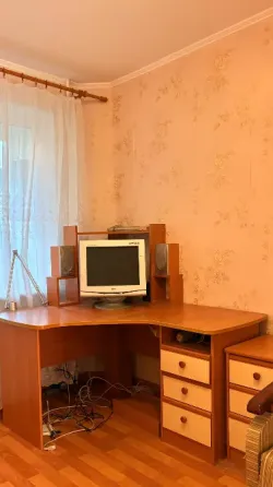 продам компьютерный стол (б/у) в хорошем состоянии Донецк