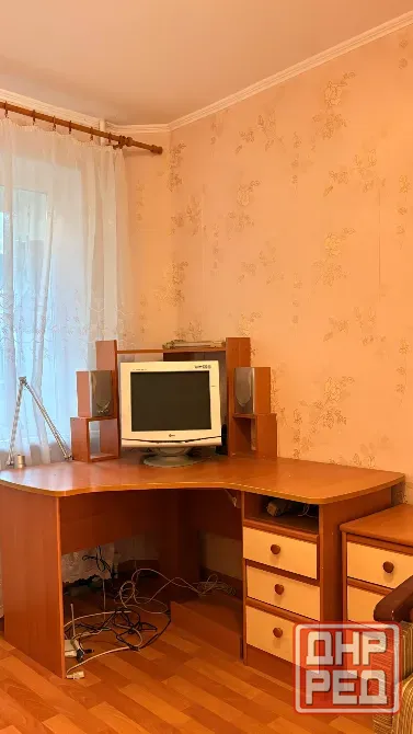 продам компьютерный стол (б/у) в хорошем состоянии Донецк - изображение 1