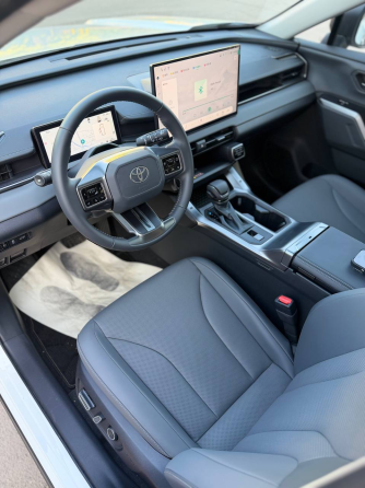Toyota RAV 4 новая в наличии в Донецке 2025 год 11 месяц 6 поколения Донецк