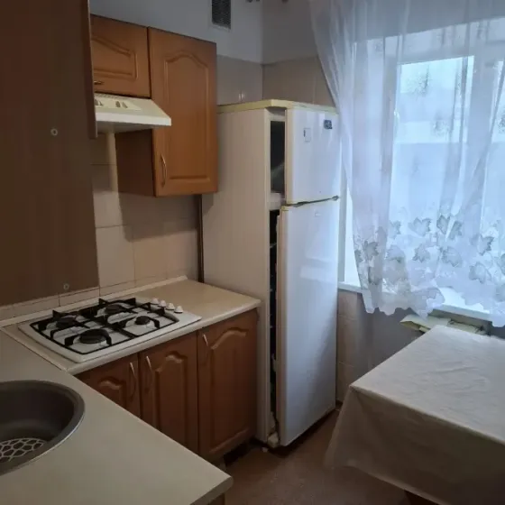 продам 3 к.кв. киевский р. украина универс..4000 мил р хорошее жилое. Донецк