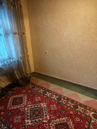 продам 3 к.кв. буденовск.р. цветочный 4500 мил р небольшой торг.. Донецк