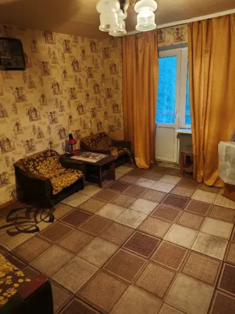 продам 3 к.кв. буденовск.р. цветочный 4500 мил р небольшой торг.. Донецк