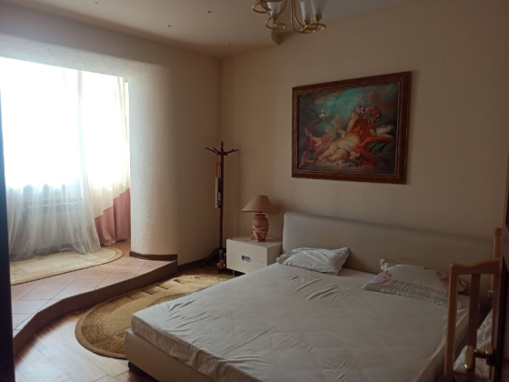 4-ком. кв., Ватутина, евро, сауна,151.3 м², 7/8 Донецк