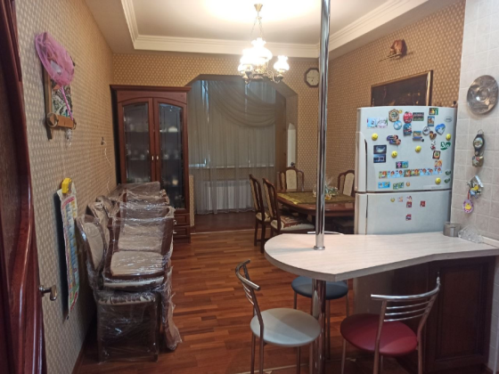 4-ком. кв., Ватутина, евро, сауна,151.3 м², 7/8 Донецк